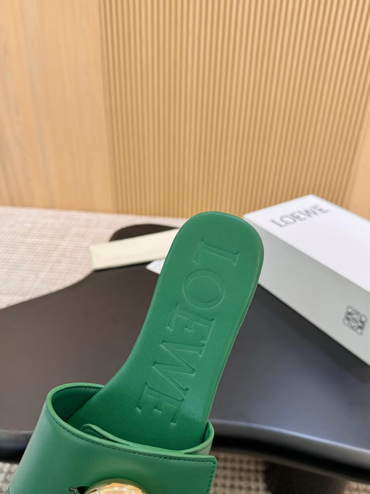 👟👟Ex-factory price 340👟👟 Clamshell box + 10 LOEWE 25th spring and summer new styles, seven colors to choose from. Code number 35-43, genuine leather bottom plus 40